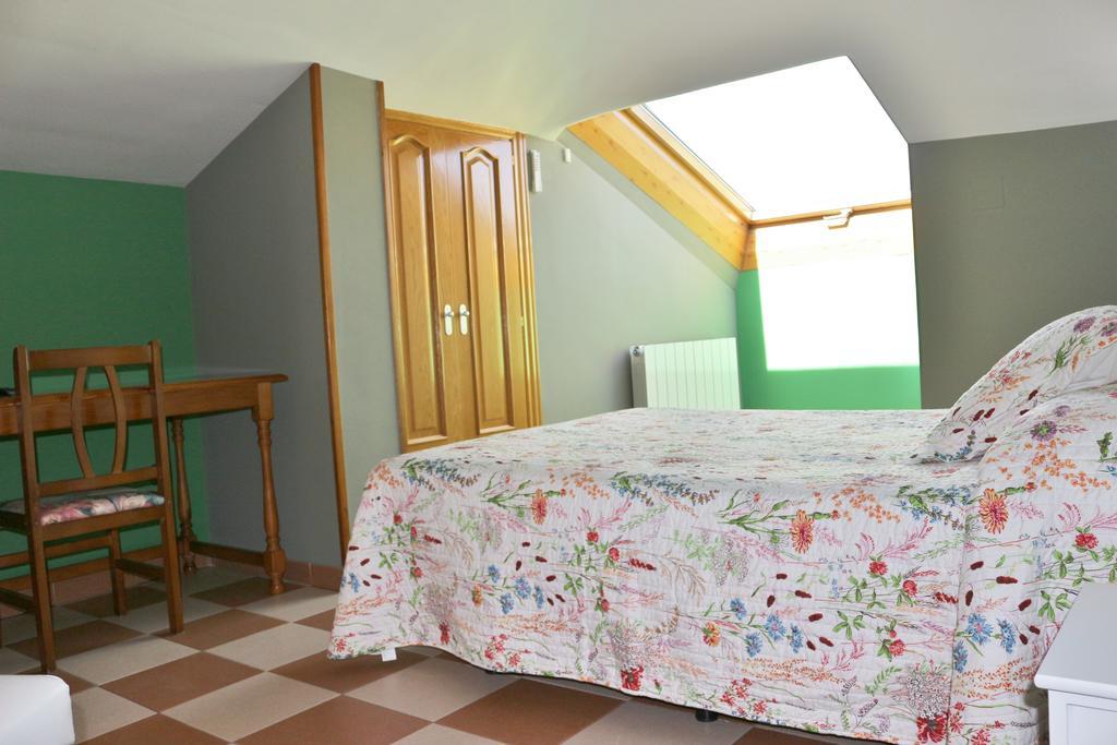Hostal Don Jaime II Сеговия Екстериор снимка