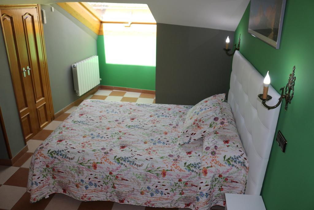 Hostal Don Jaime II Сеговия Екстериор снимка