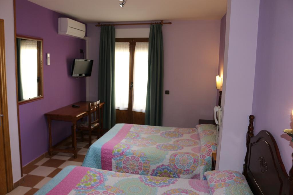 Hostal Don Jaime II Сеговия Екстериор снимка