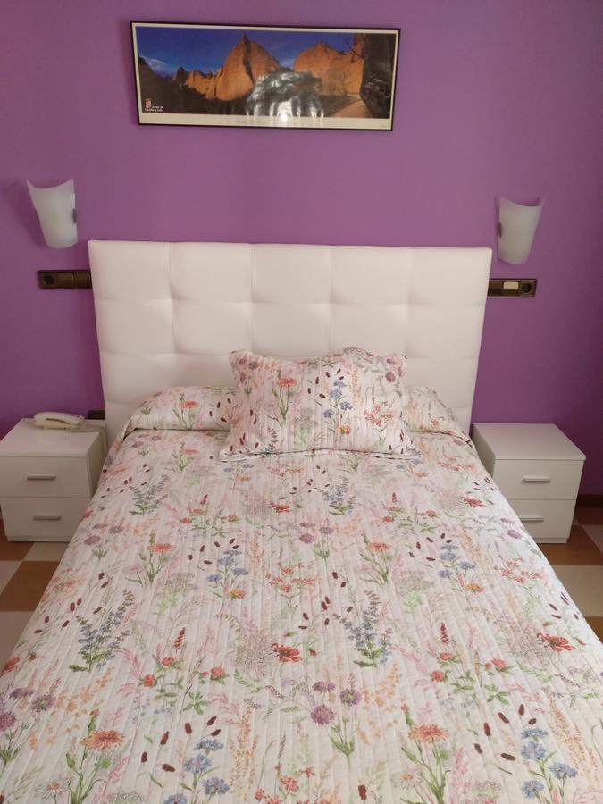 Hostal Don Jaime II Сеговия Екстериор снимка