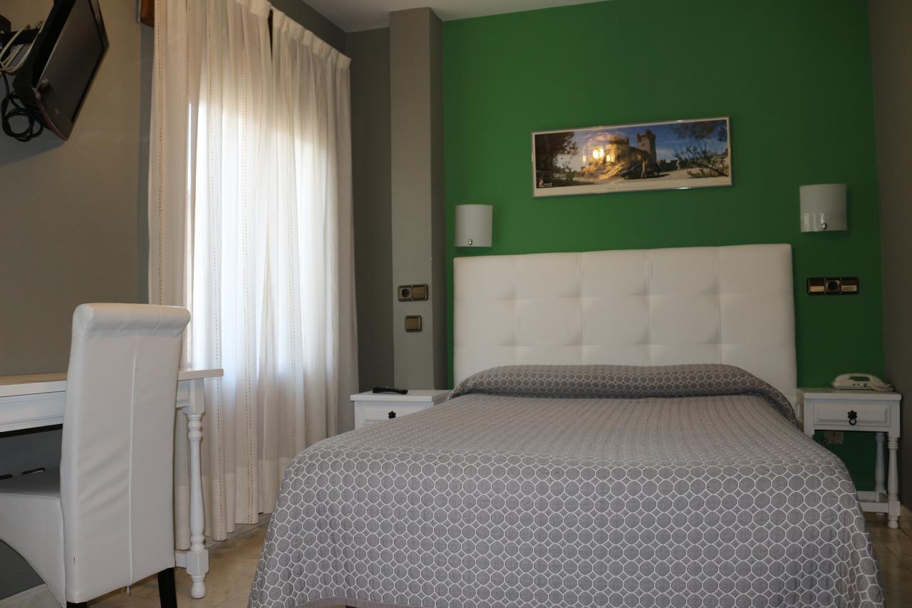 Hostal Don Jaime II Сеговия Екстериор снимка