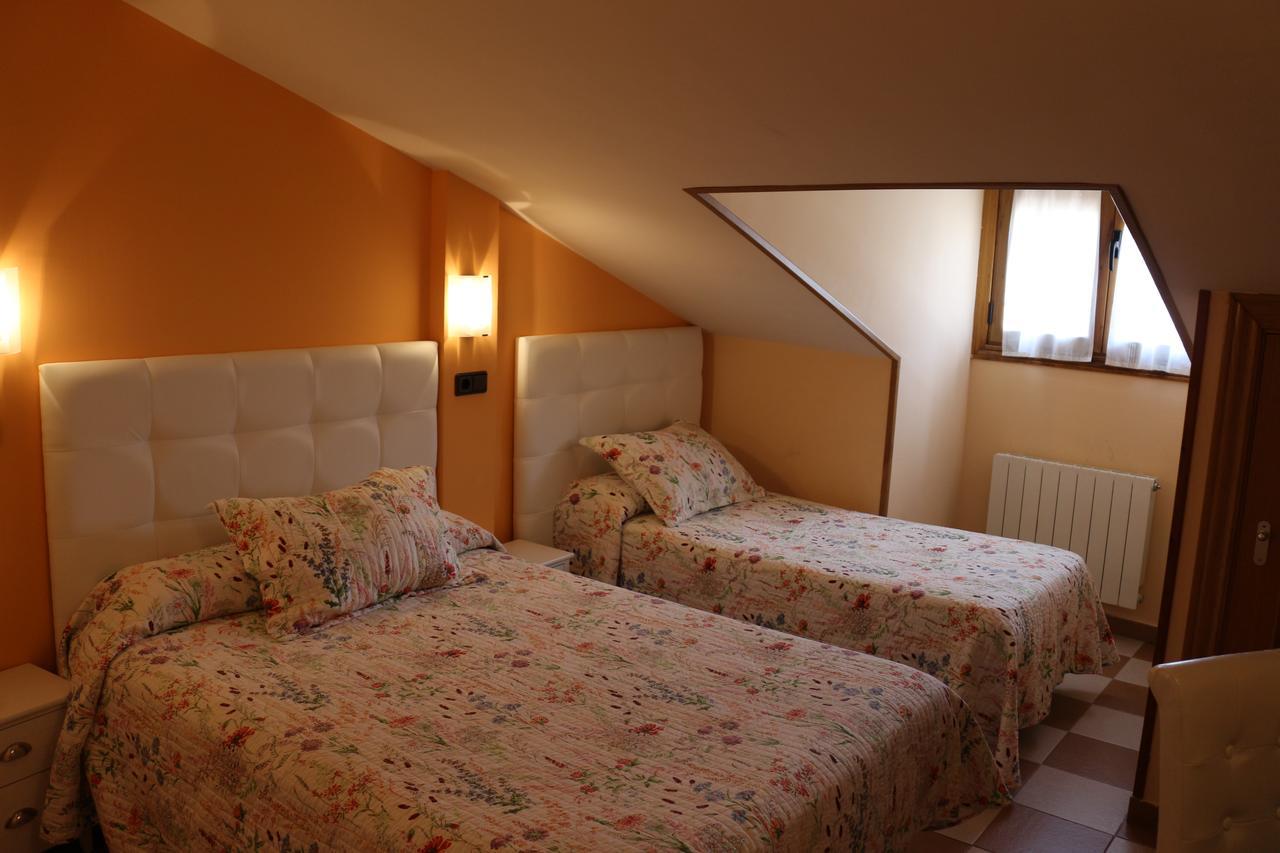 Hostal Don Jaime II Сеговия Екстериор снимка