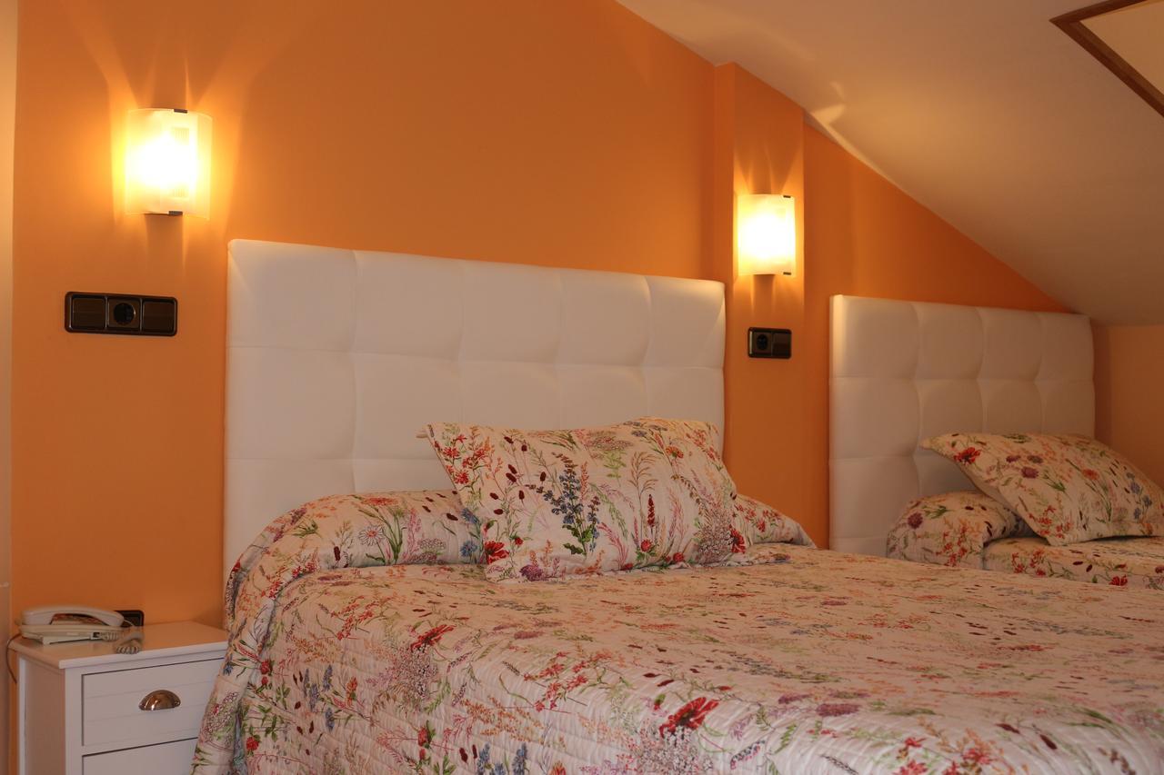 Hostal Don Jaime II Сеговия Екстериор снимка