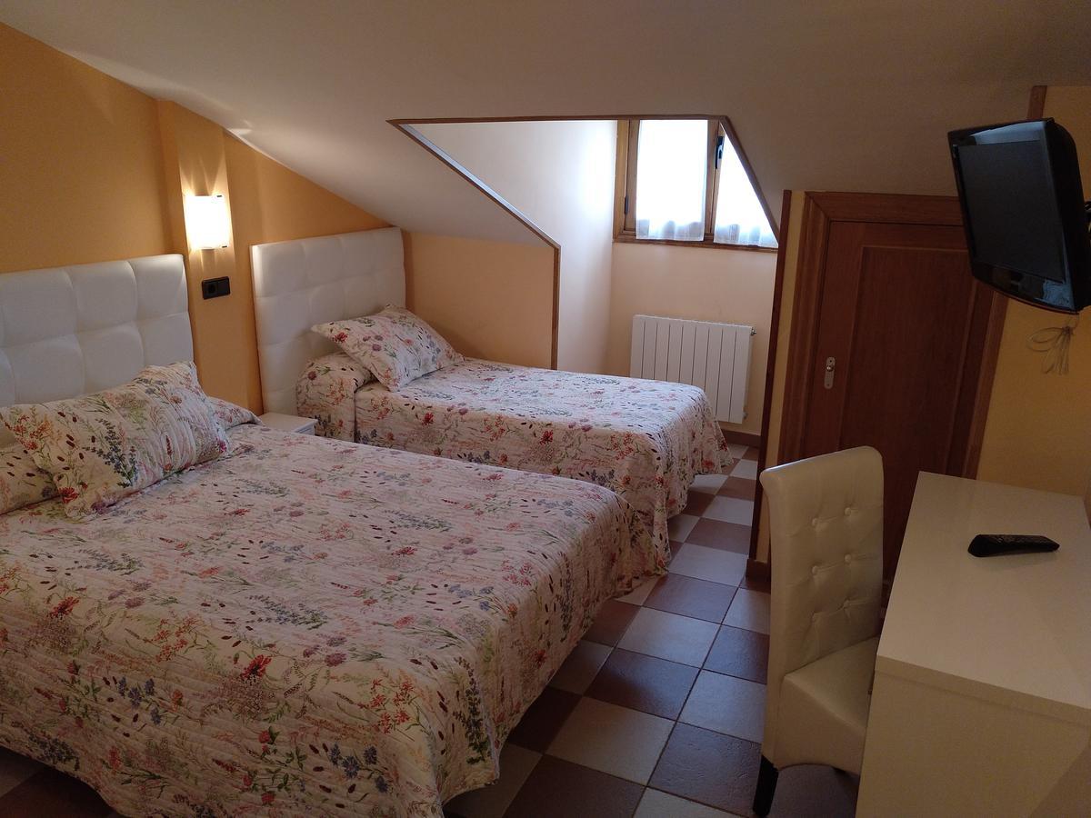 Hostal Don Jaime II Сеговия Екстериор снимка