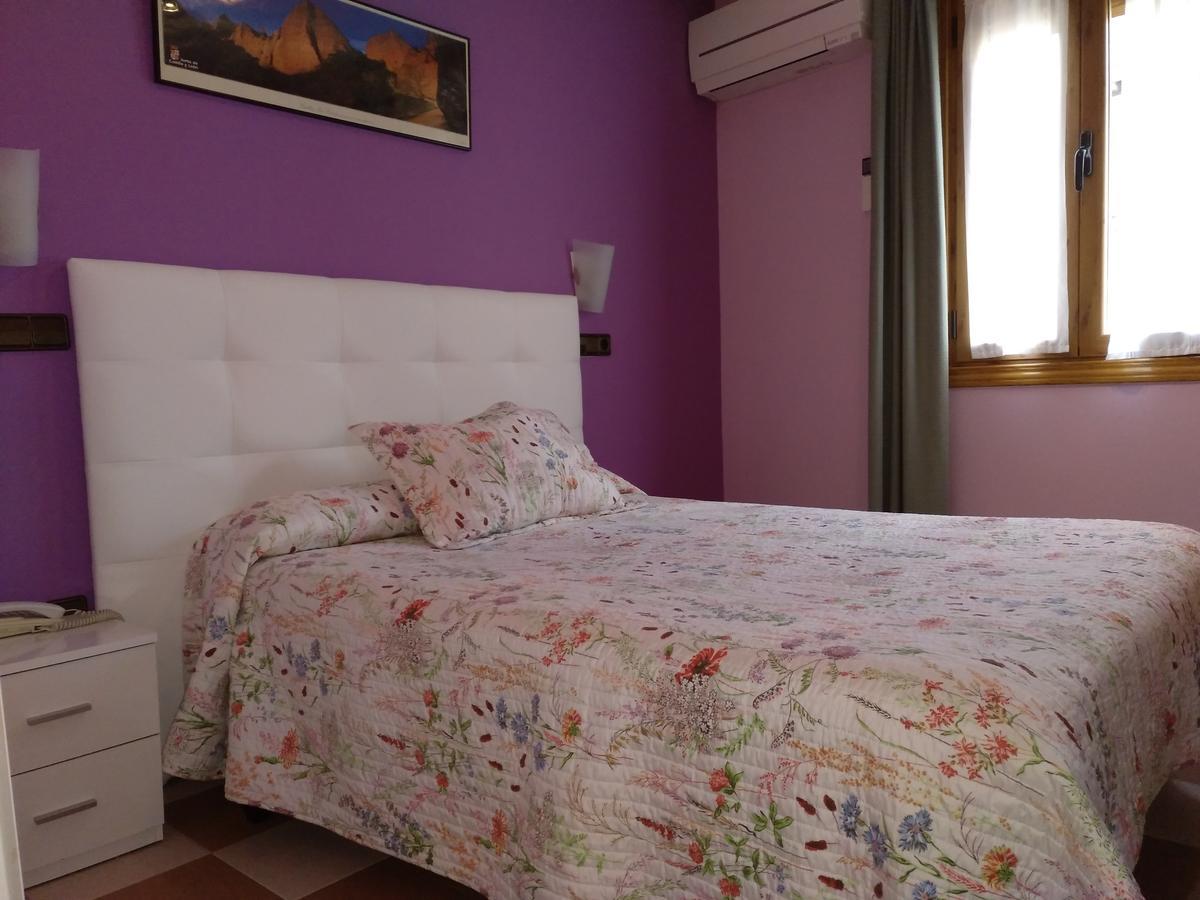 Hostal Don Jaime II Сеговия Екстериор снимка
