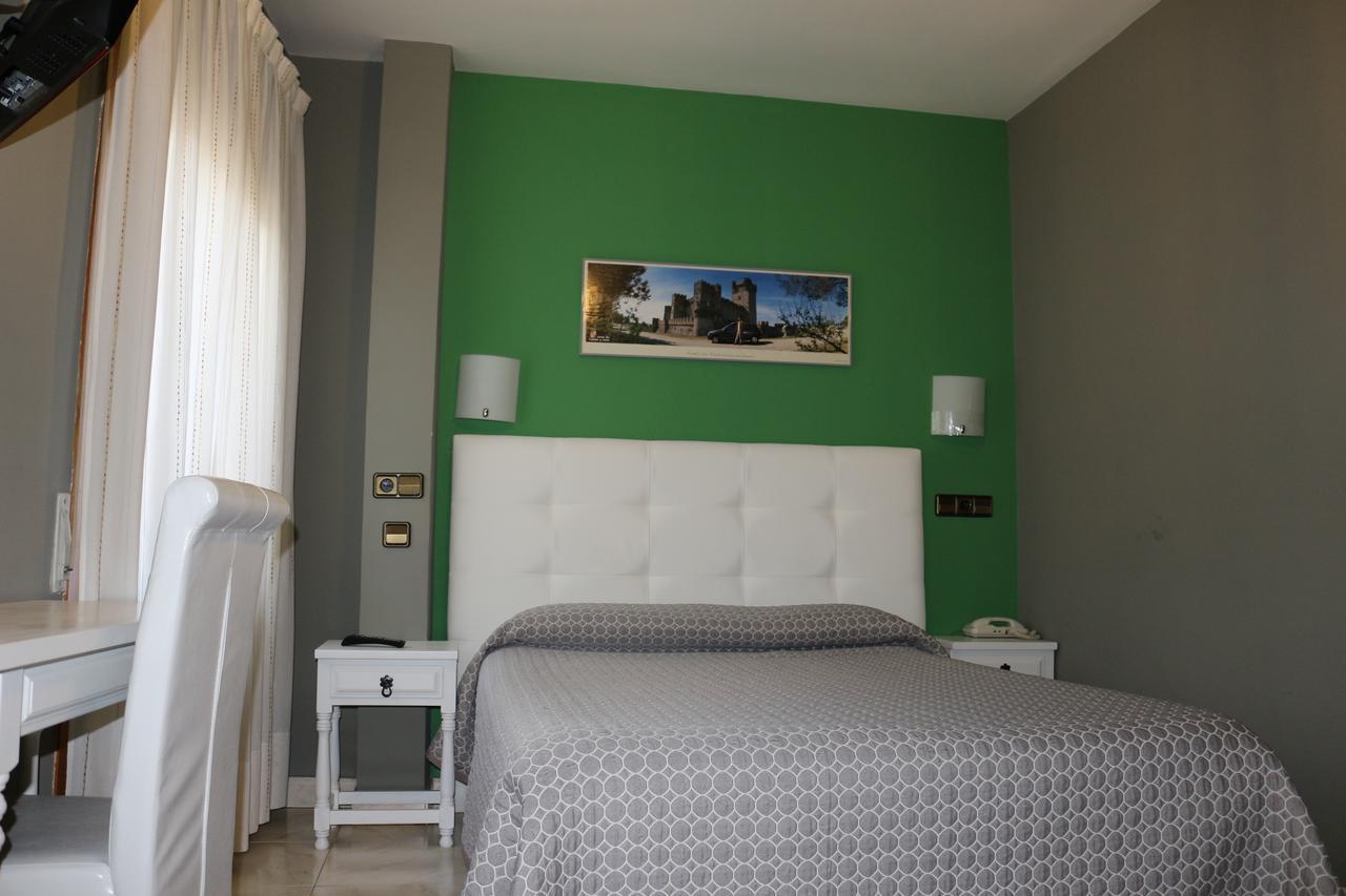 Hostal Don Jaime II Сеговия Екстериор снимка