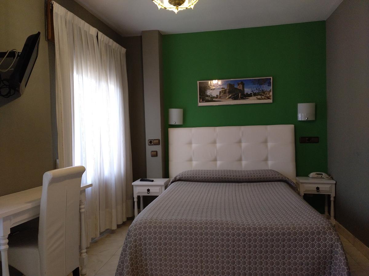 Hostal Don Jaime II Сеговия Екстериор снимка