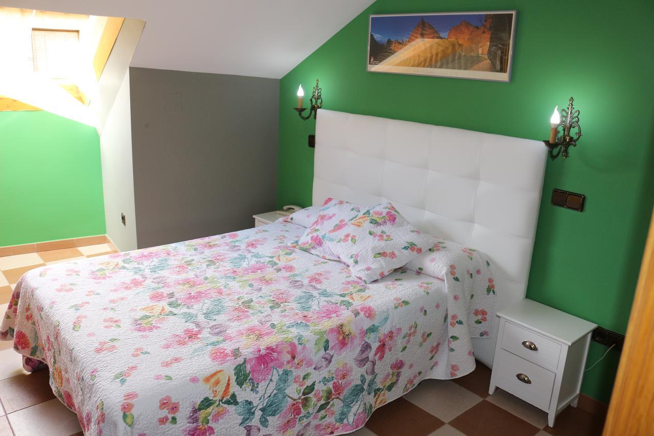 Hostal Don Jaime II Сеговия Екстериор снимка