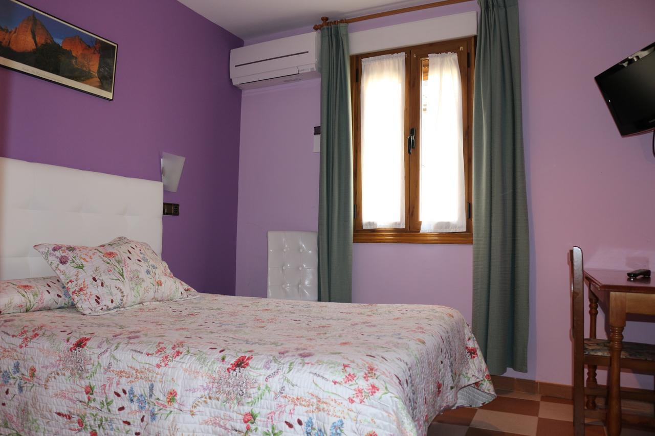 Hostal Don Jaime II Сеговия Екстериор снимка